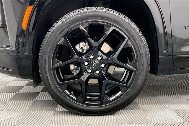 Used 2025 Mosaic Black Metallic Chevrolet RS image 10