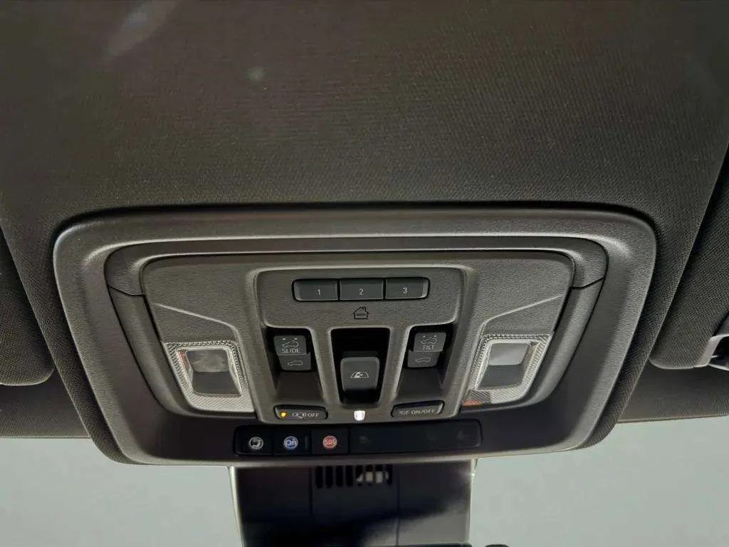 Certified Used 2022 White Frost Tricoat GMC Denali image 24