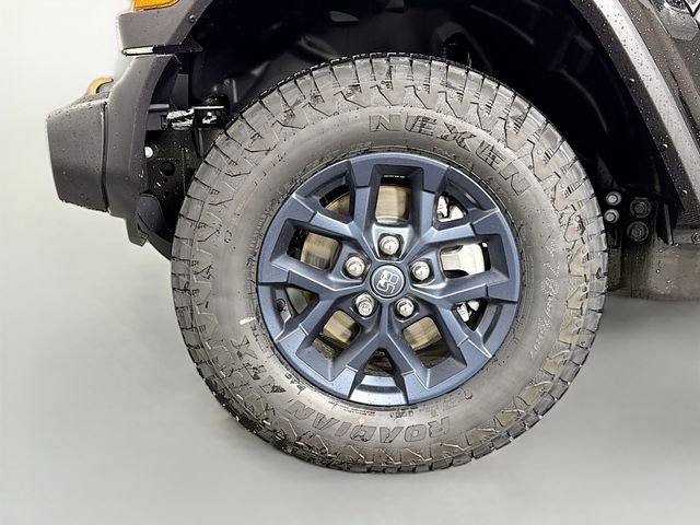 New 2026 Black Clear-Coat Exterior Paint Jeep 85th Anniversary Edition image 29