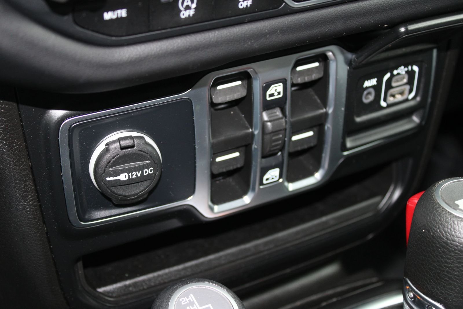 Used 2025 Black Jeep Sahara image 28