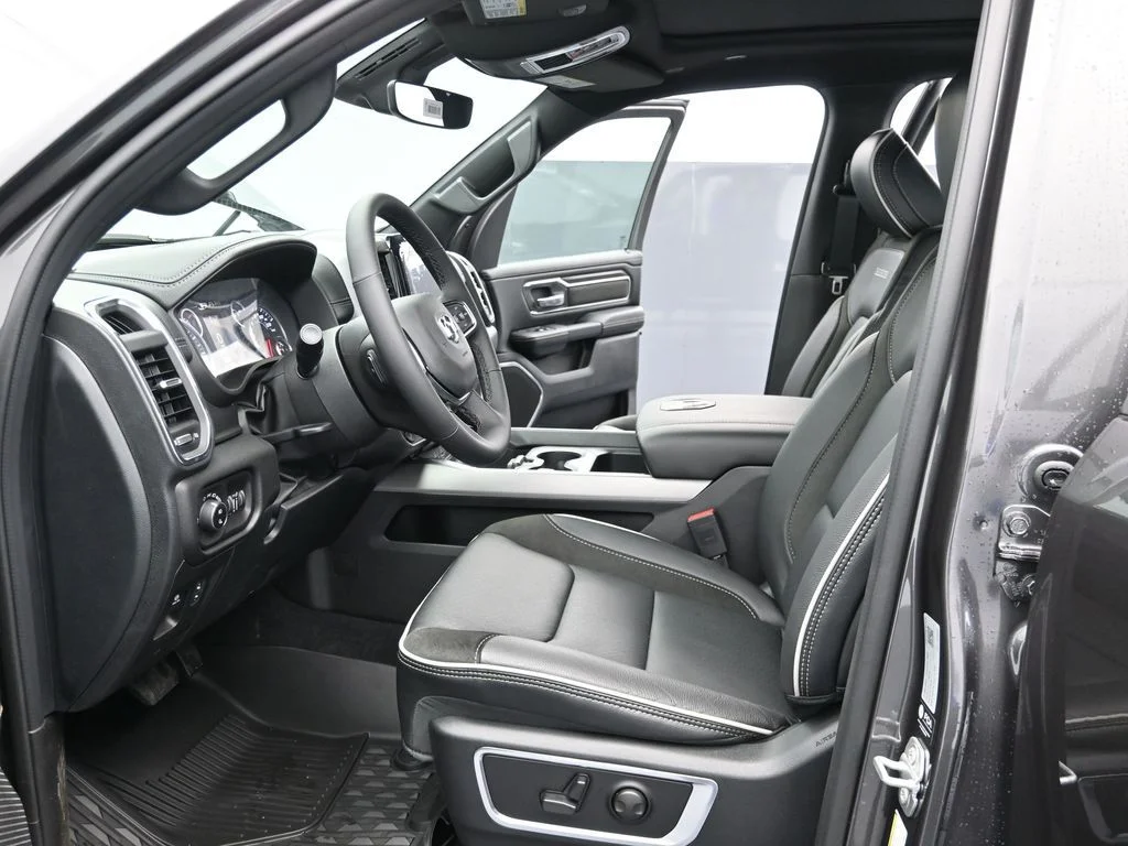 New 2026 Granite Crystal Metallic Clear-Coat Exterior Paint RAM Laramie image 17