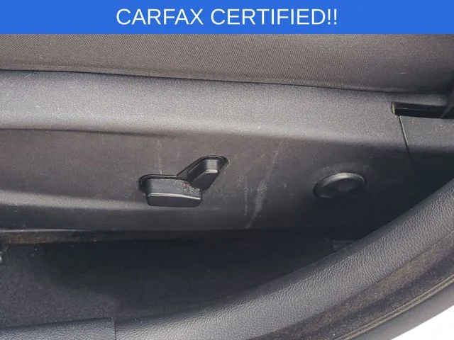 Used 2019 White Dodge SXT image 17