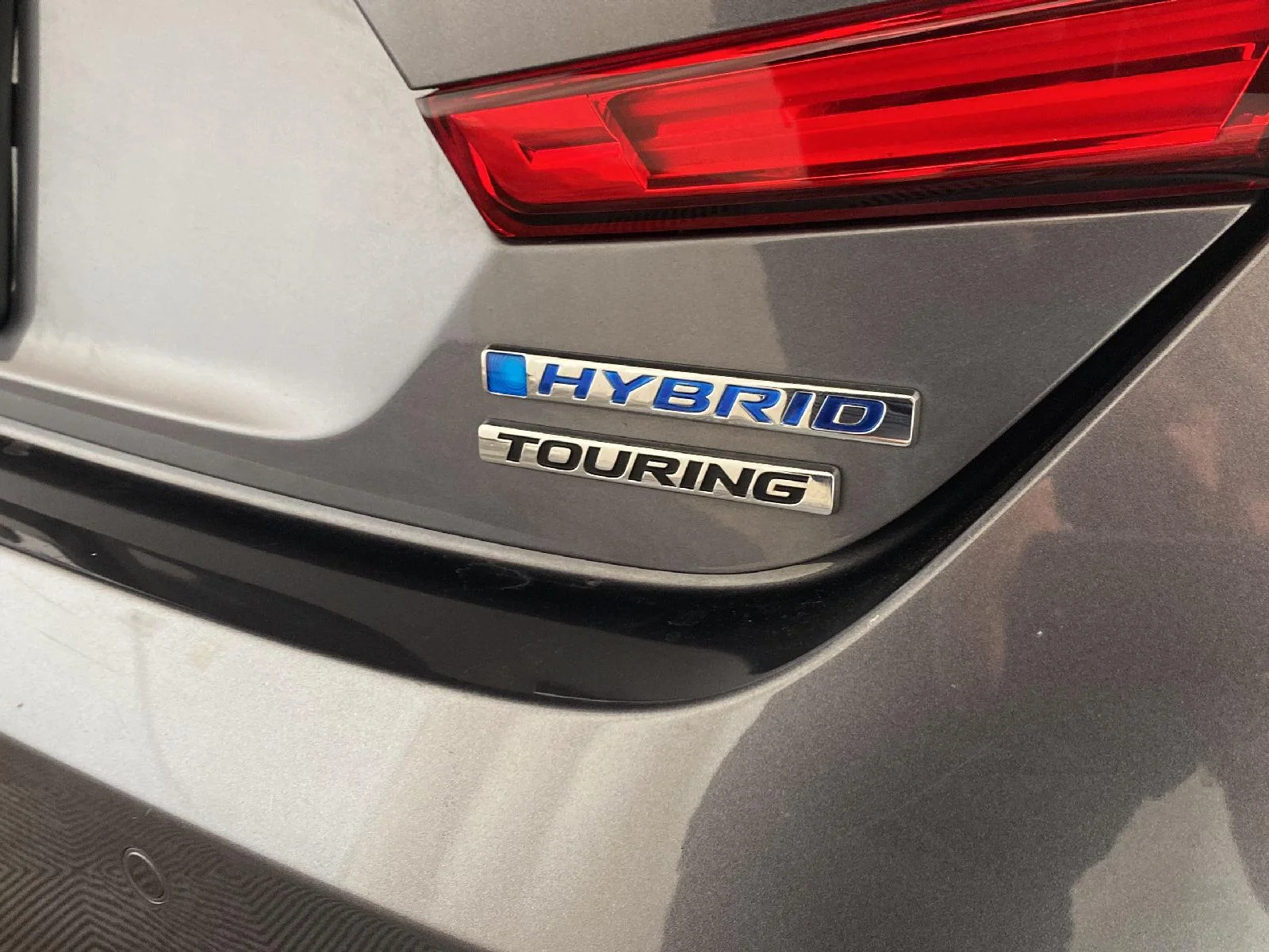 Used 2018 Modern Steel Metallic Honda Touring image 17