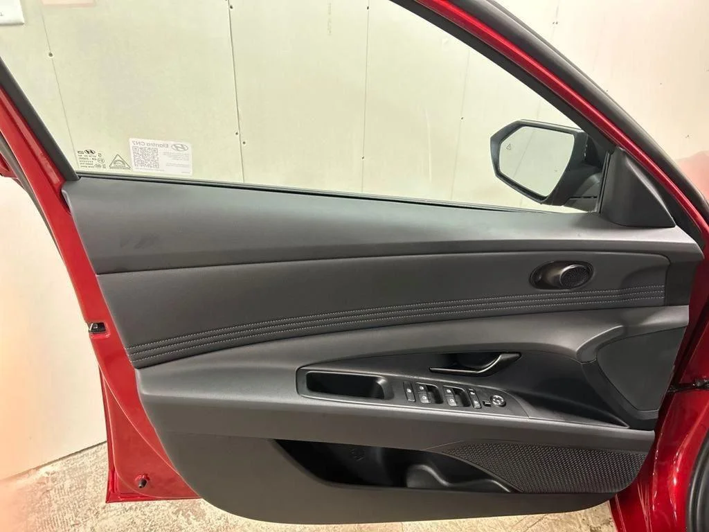 2025 Hyundai Elantra SEL - Photo 20