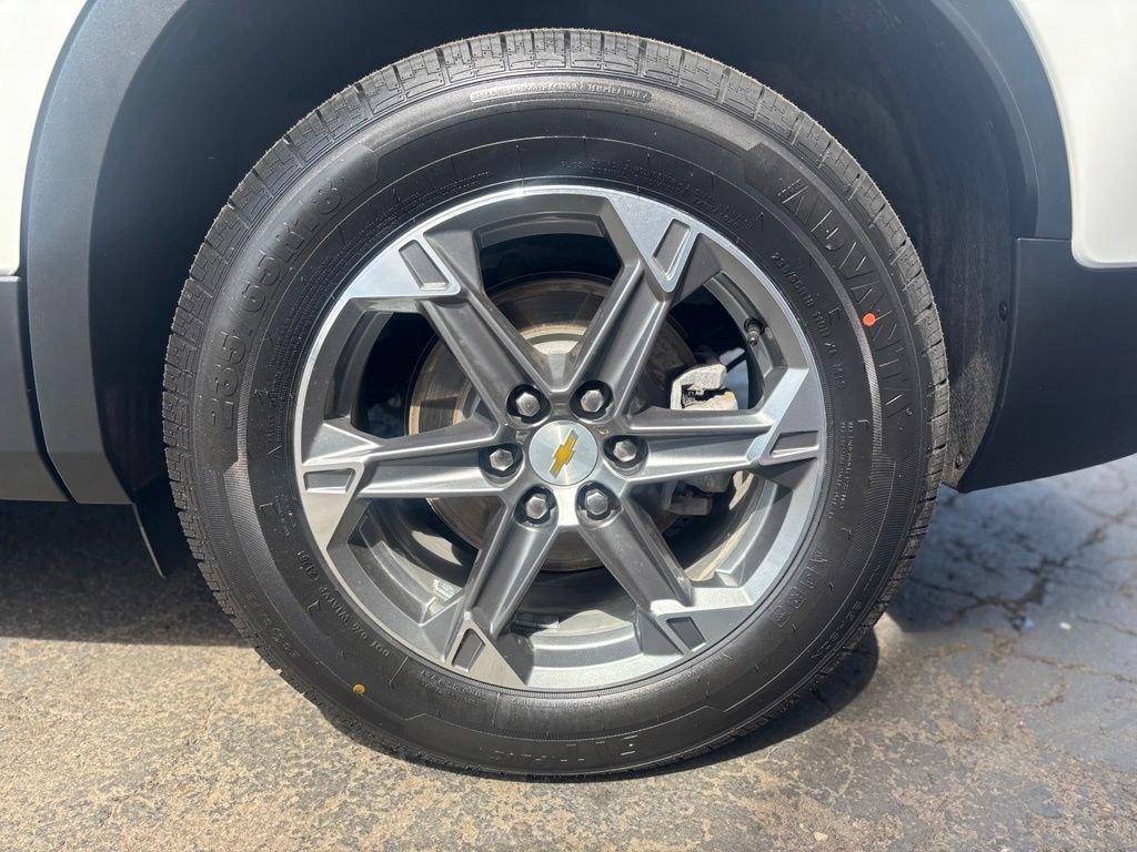 Used 2024 White Chevrolet LT image 34
