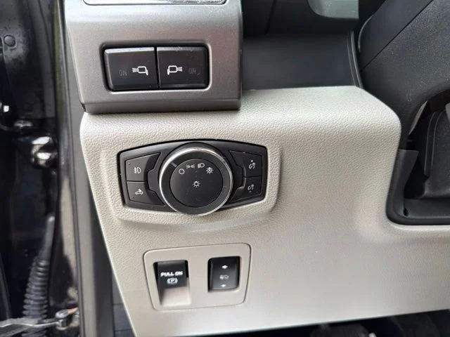 Used 2019 Agate Black Metallic Ford XLT image 23