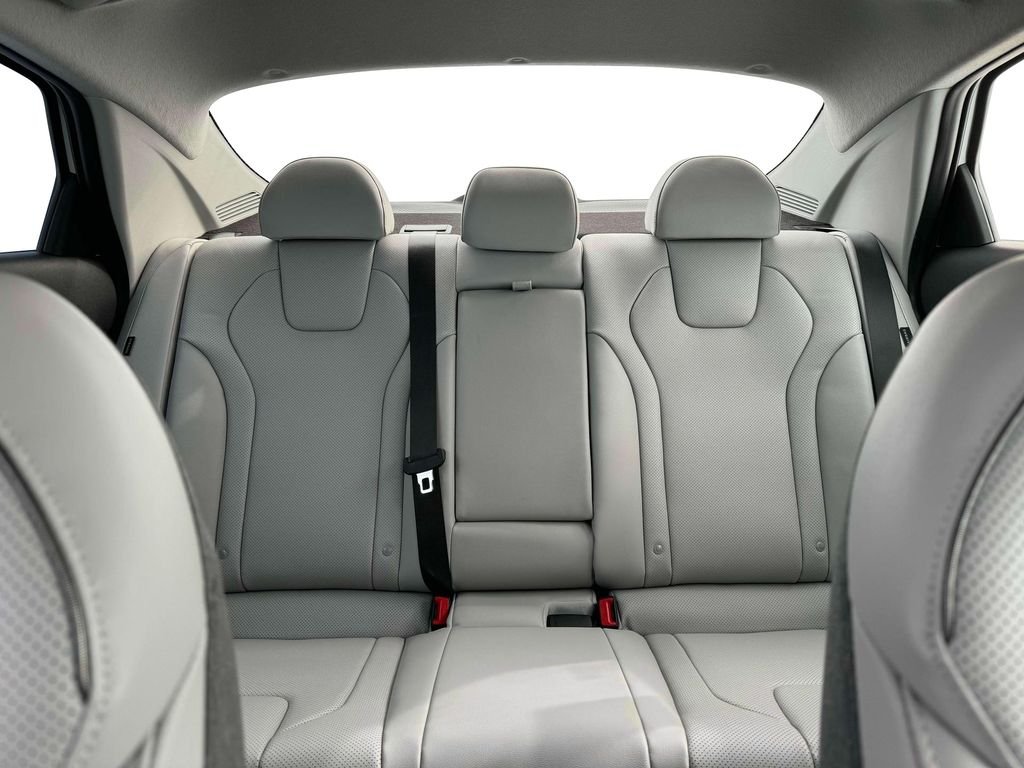 2025 Hyundai Elantra Limited - Photo 35