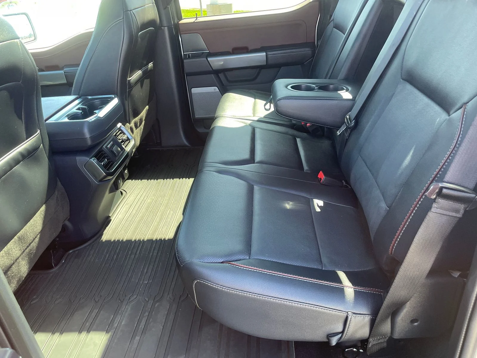 Used 2022 Iconic Silver Metallic Ford LARIAT image 10