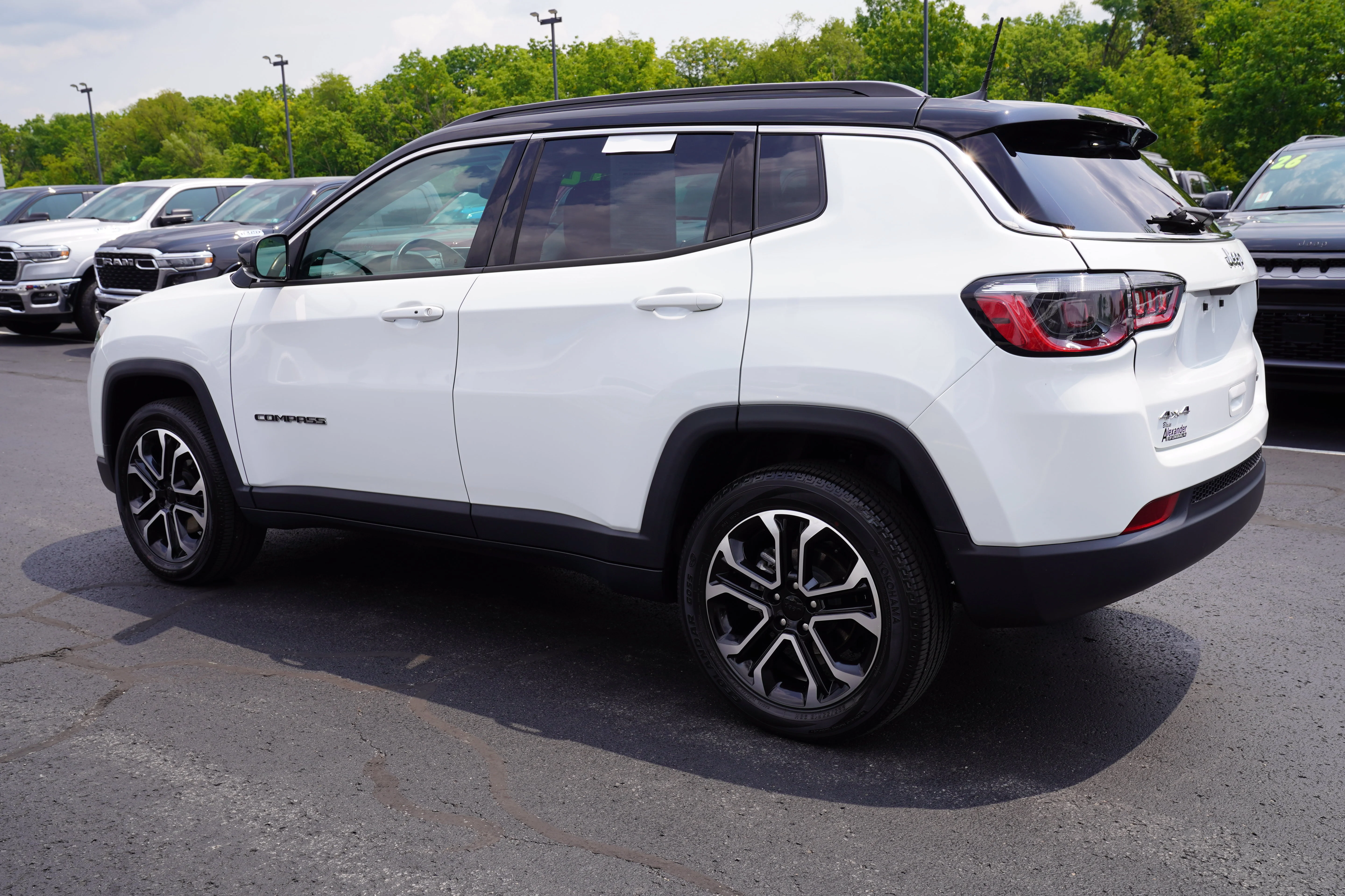 Used 2022 Bright White Clearcoat Jeep Limited image 8