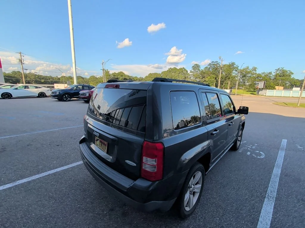 Used 2014 Gray Jeep Latitude image 4