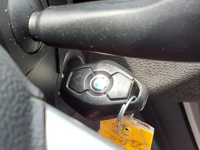 Used 2003  BMW 2.5i image 9