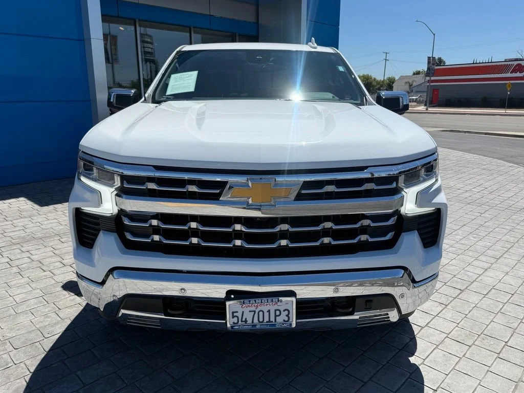 Used 2022 Summit White Chevrolet LTZ image 3