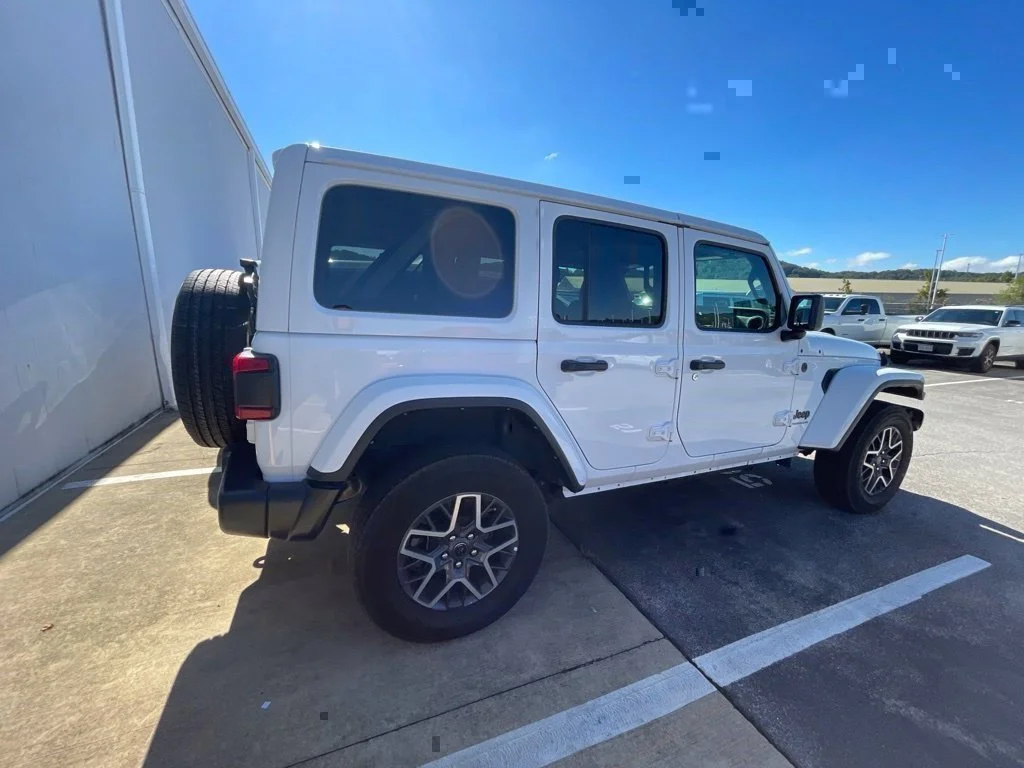 Used 2025 White Jeep Sahara image 10