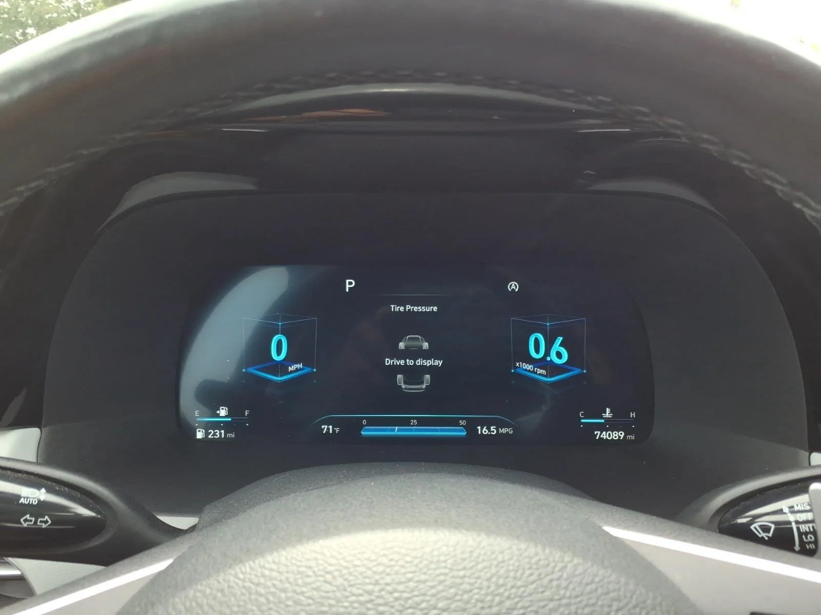 Used 2024 Moonlight Cloud Hyundai SEL 8P image 25