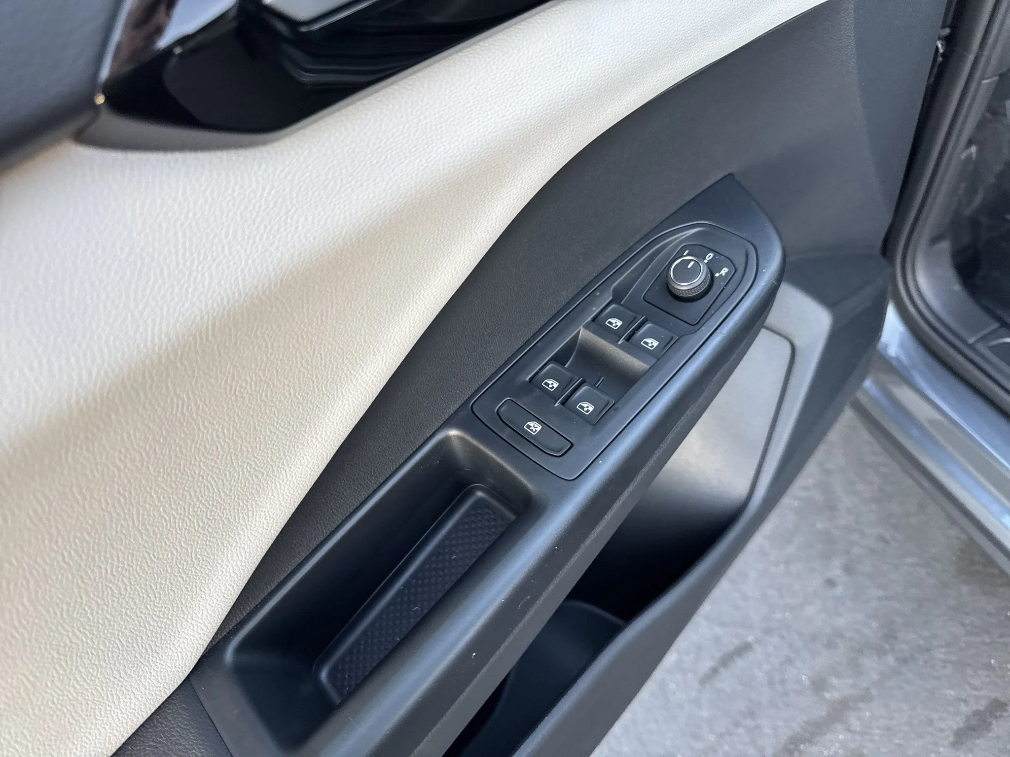 New 2027 Platinum Gray Metallic Volkswagen S image 12