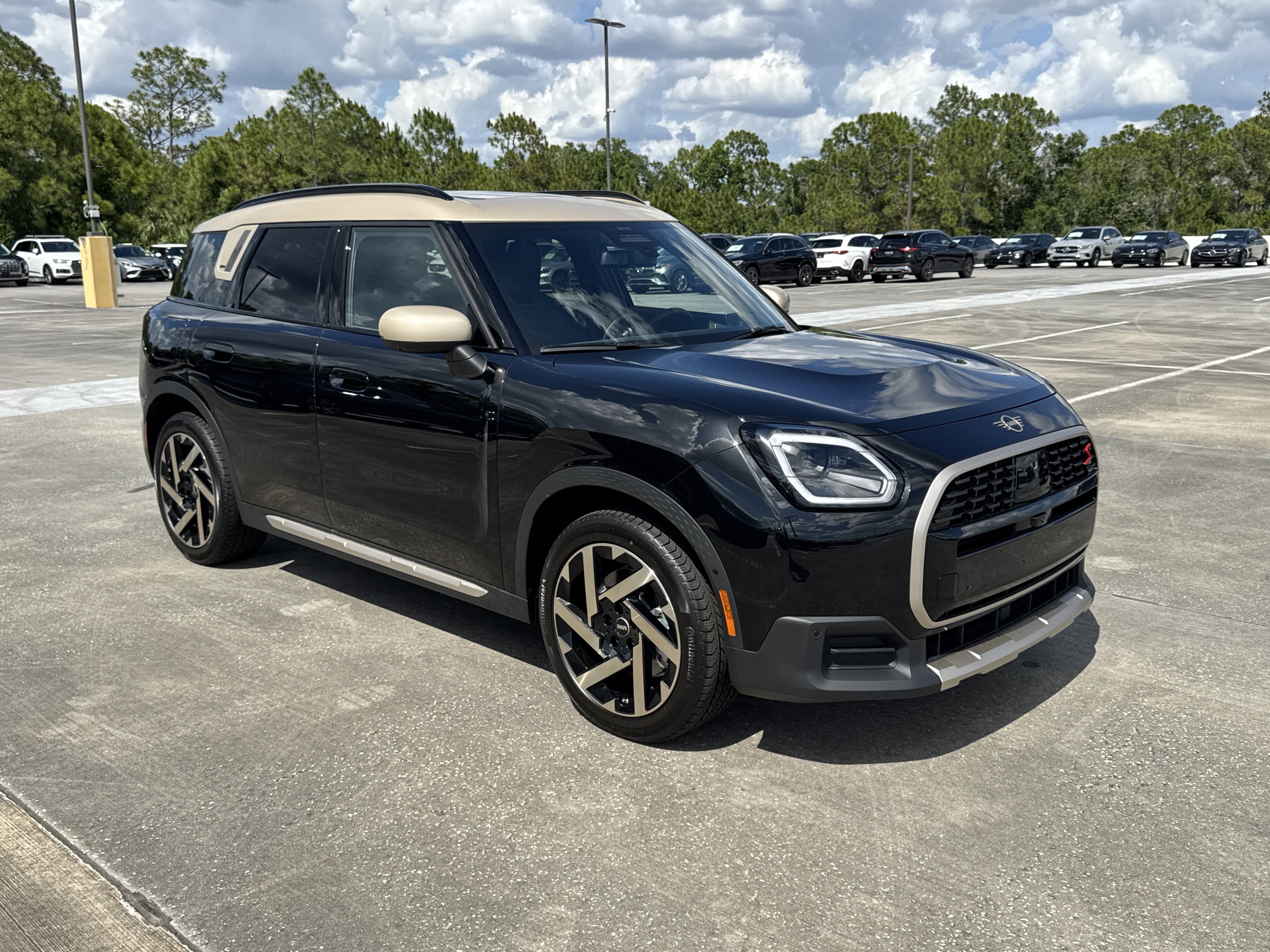 2027 MINI Countryman's photo