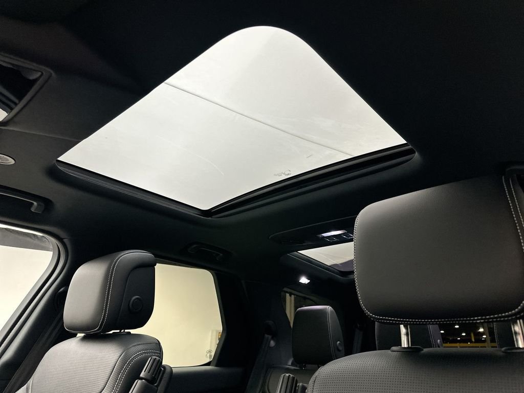 New 2026 Fuji White Land Rover S image 11