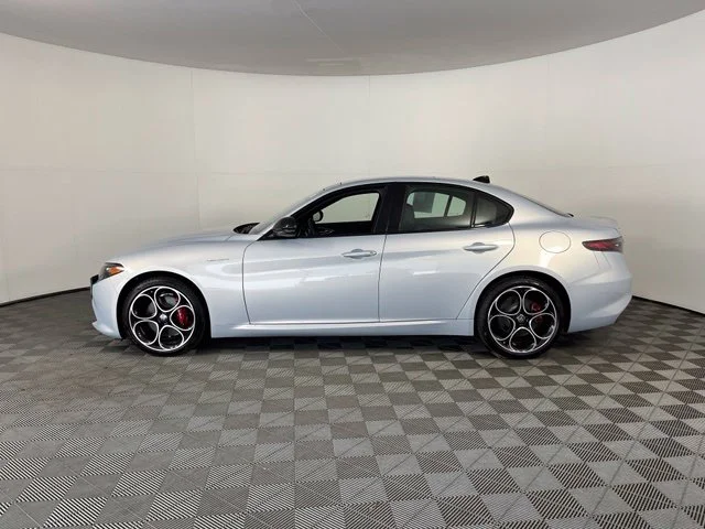 2026 Alfa Romeo Giulia Base - Photo 4