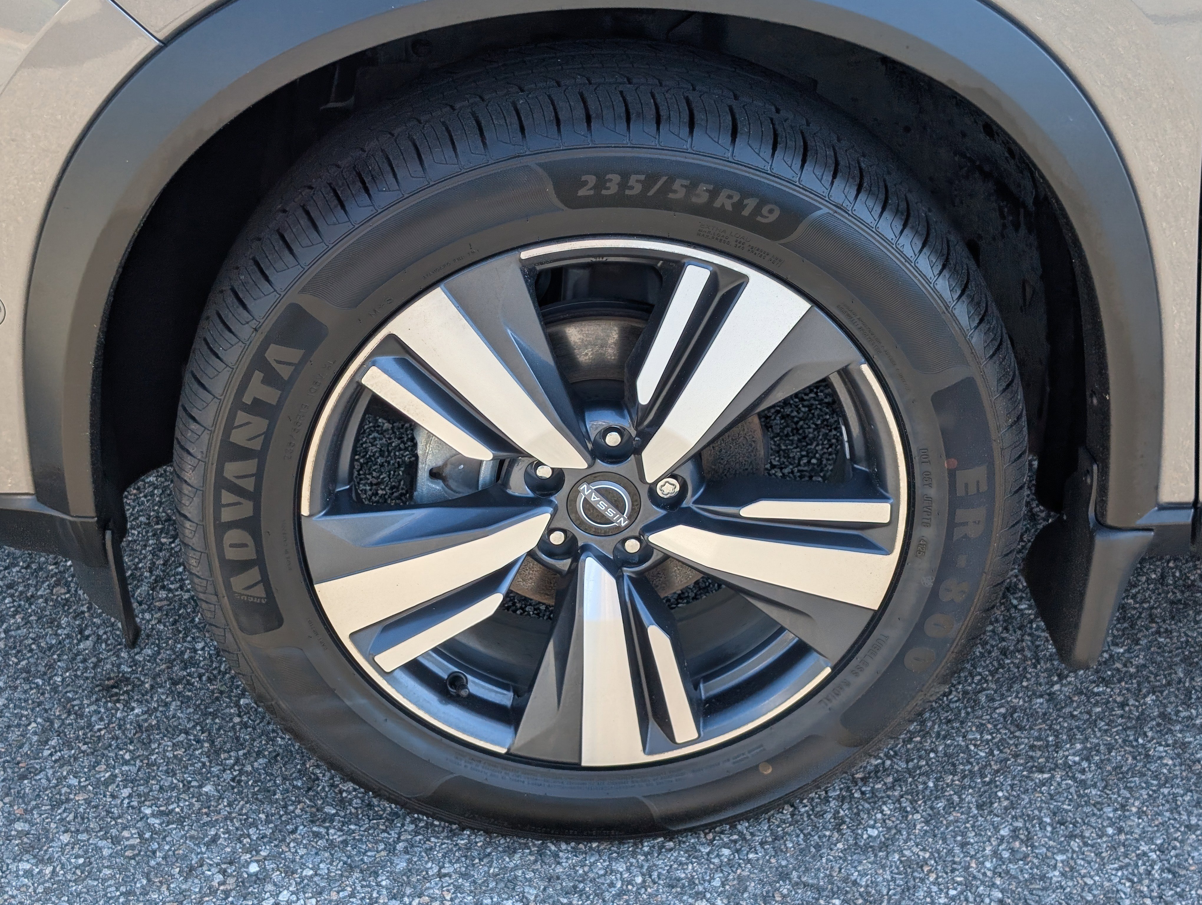 Used 2023 Gun Metallic Nissan SL image 13