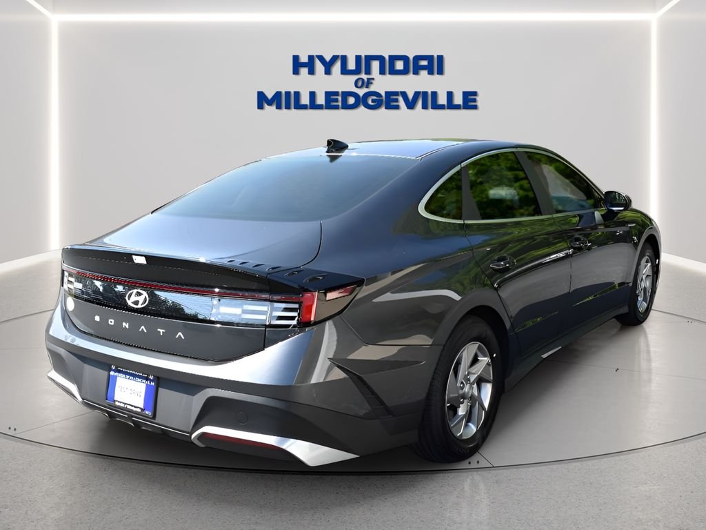 Used 2025 Portofino Gray Hyundai SE image 4