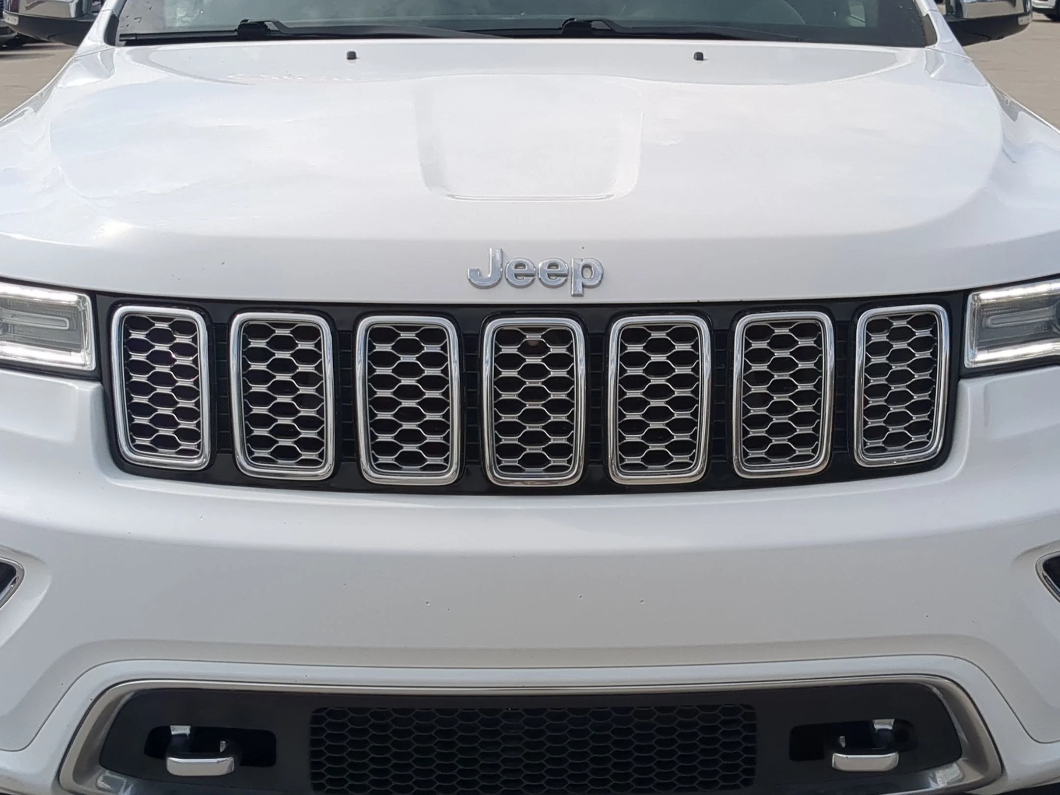 Used 2020 Bright White Clearcoat Jeep Overland image 9