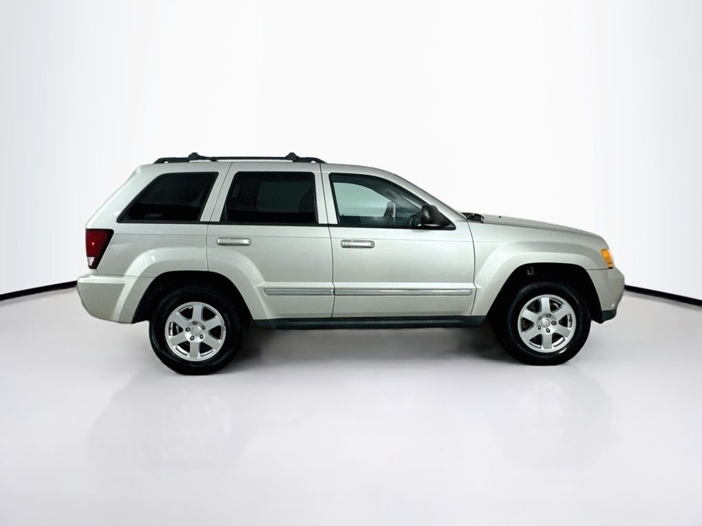Used 2010 Light Graystone Pearlcoat Jeep Laredo image 8