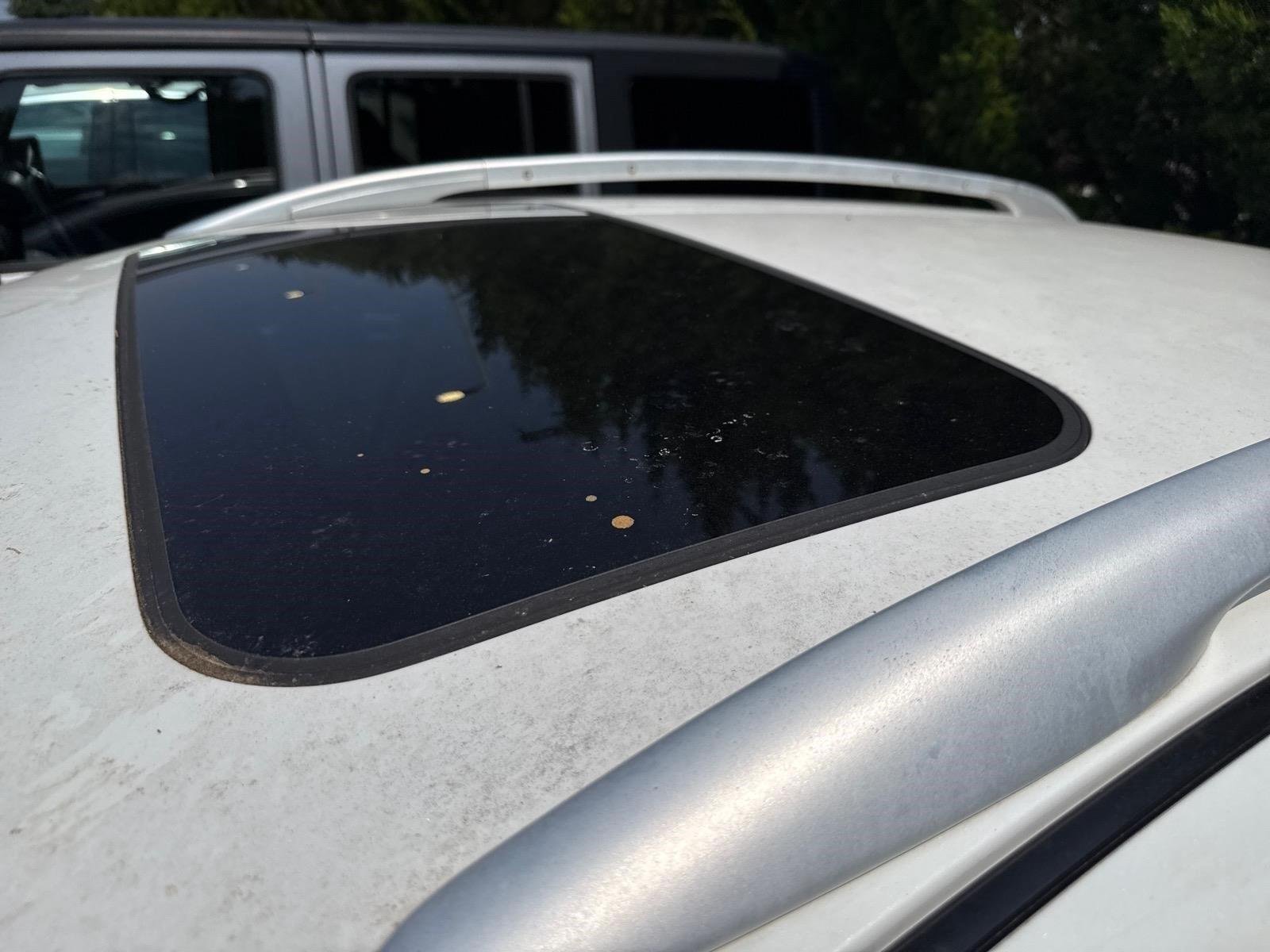 Used 2013 Moonlight White INFINITI  image 5