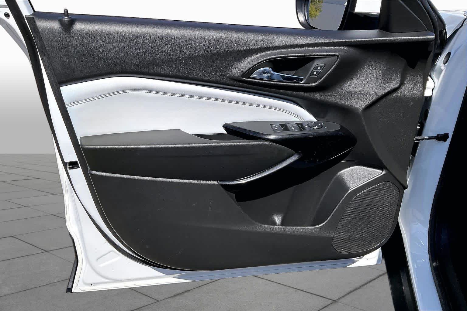 Used 2024 Summit White Chevrolet LT image 21