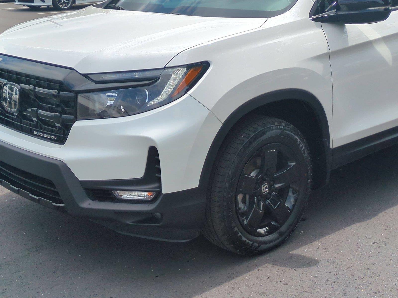 Used 2025 Platinum White Pearl Honda Black Edition image 9