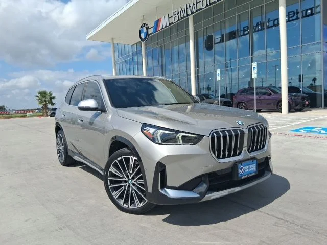 Used 2024  BMW xDrive28i image 1