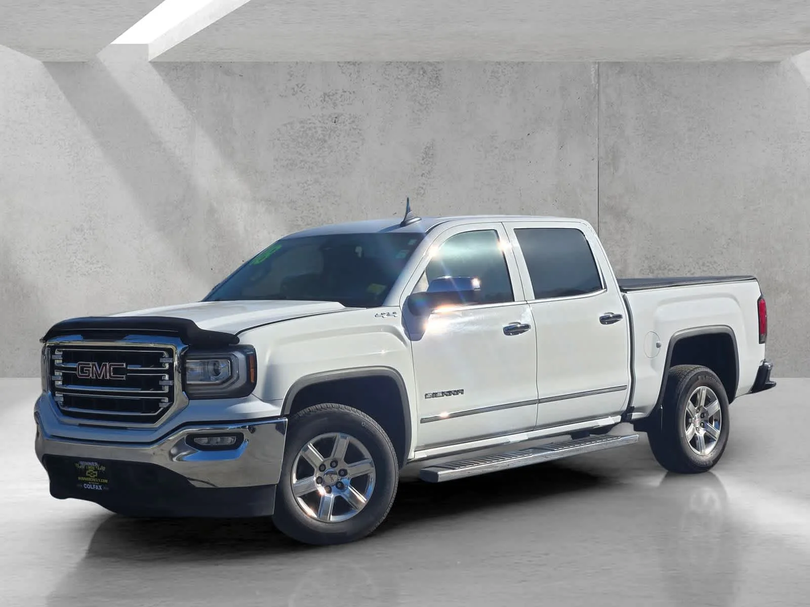 Used 2018 SUMMIT WHITE GMC SLT image 8