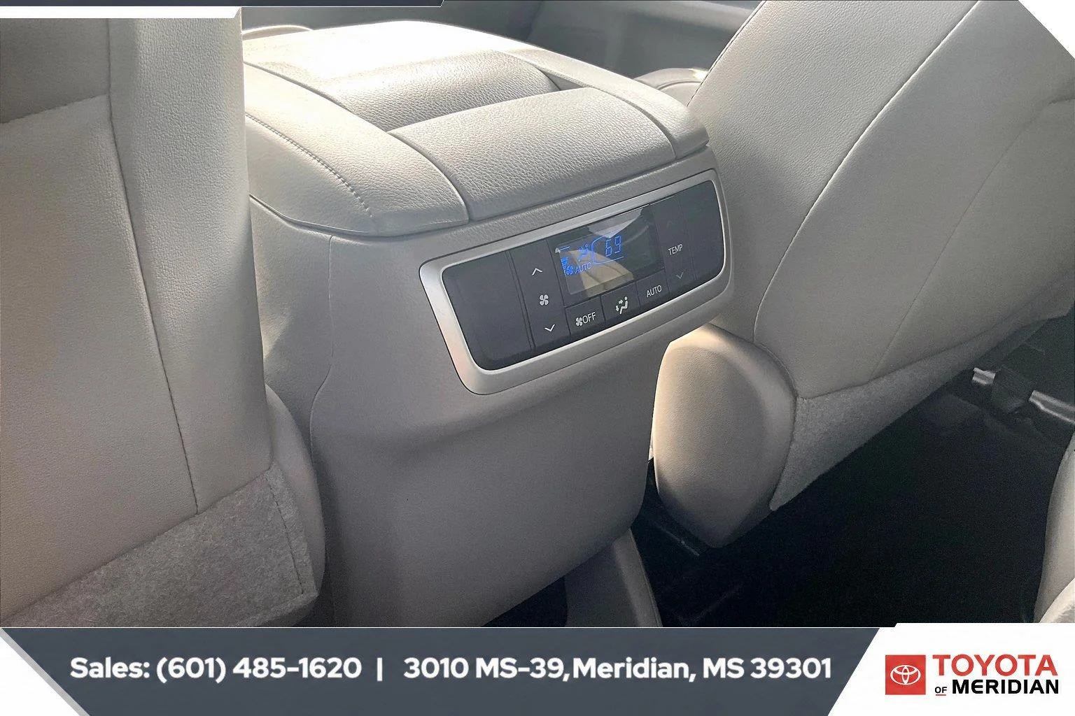 Used 2018 Celestial Silver Metallic Toyota XLE image 25