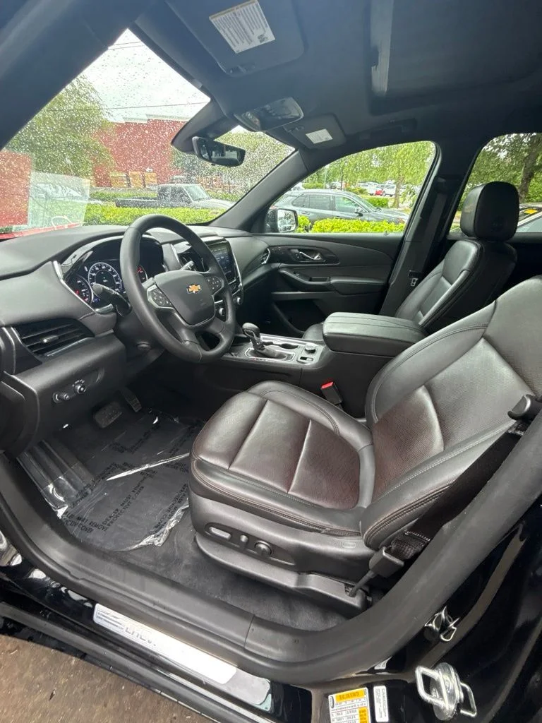 Used 2023 Black Chevrolet High Country image 15