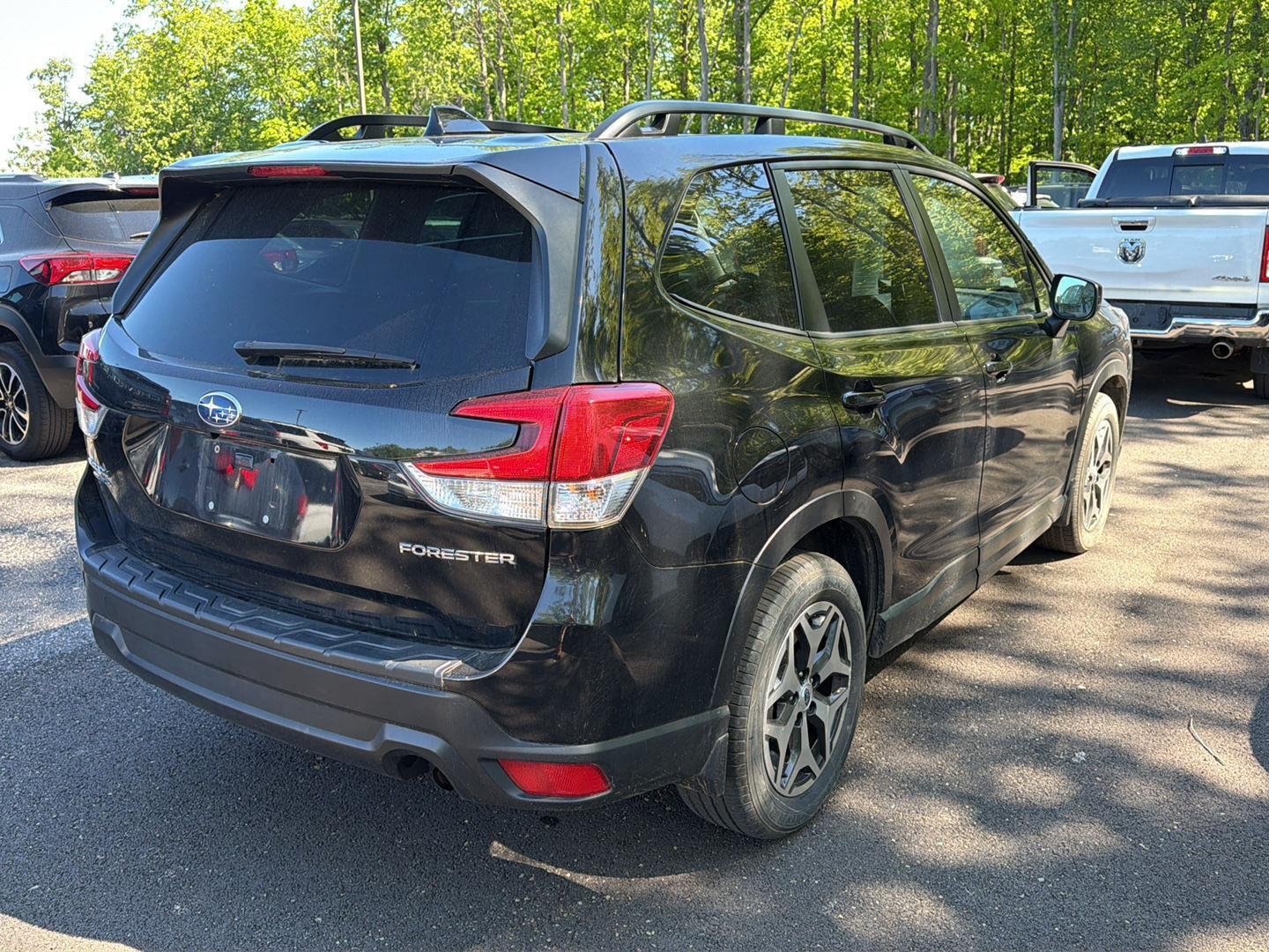 Used 2022 Crystal Black Silica Subaru Premium image 9