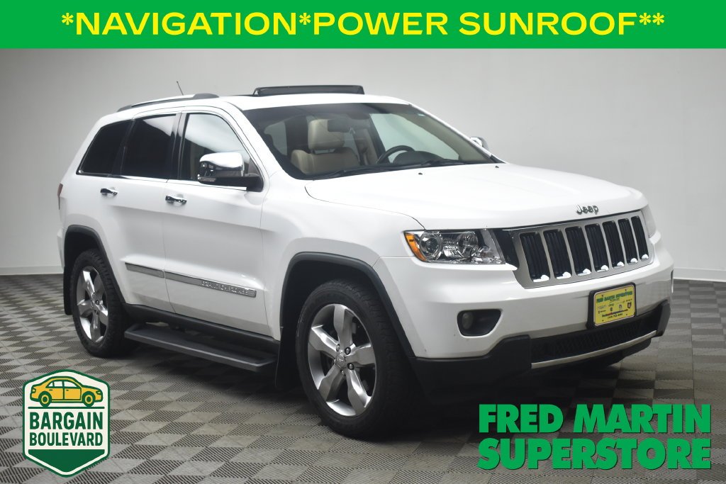 Used 2013 Bright White Clearcoat Jeep Limited image 1