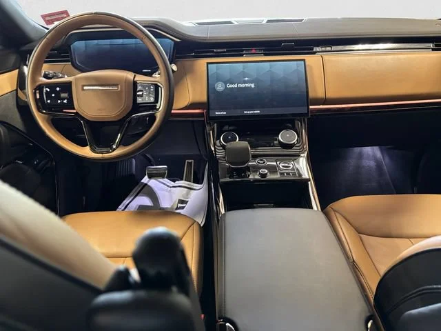 Used 2023 Black Land Rover SE Dynamic image 11