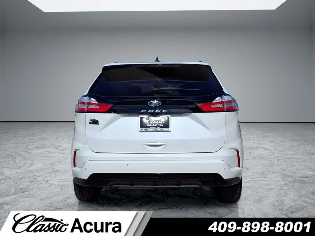 Used 2024 Star White Metallic Tri-Coat Ford ST-Line image 4