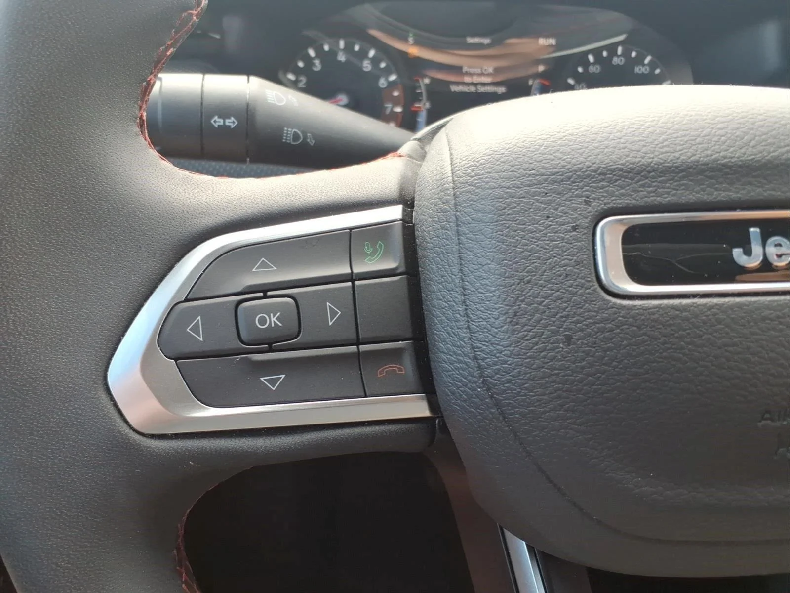 Used 2025 Red Hot Pearlcoat Jeep Trailhawk image 21