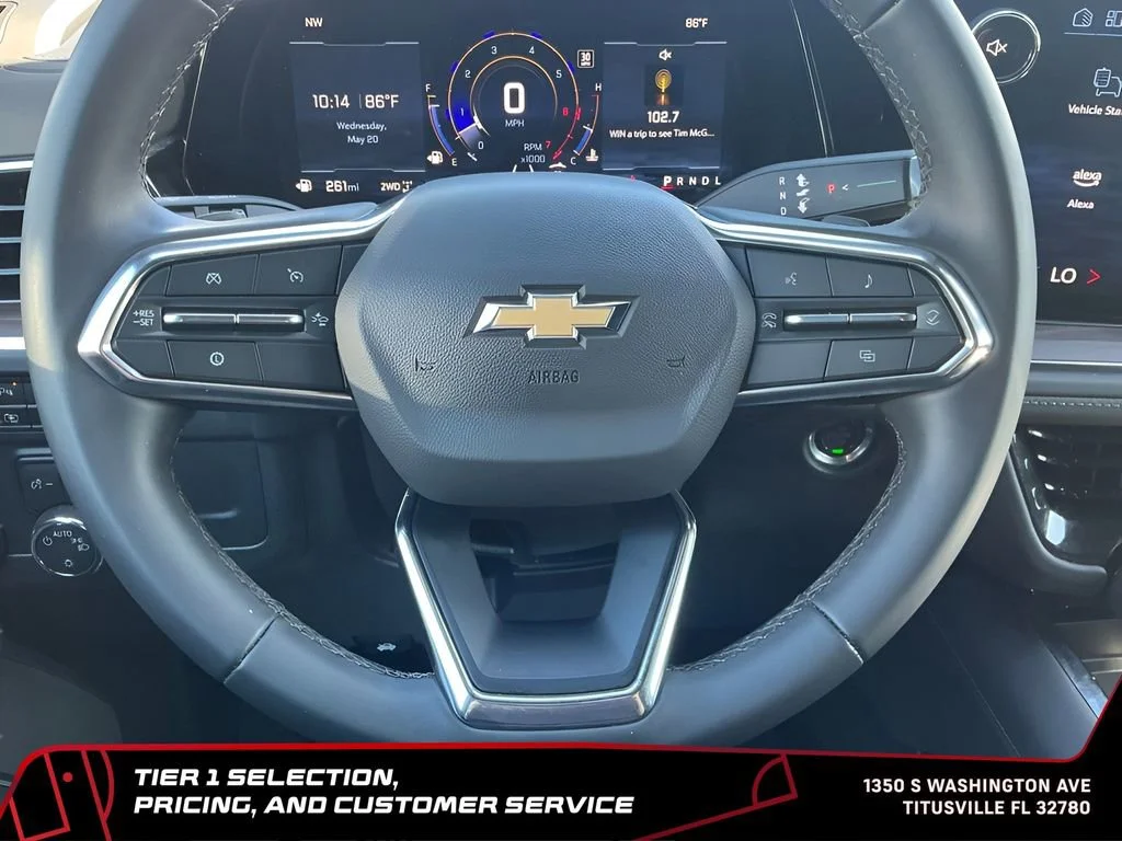 Used 2025 Summit White Chevrolet LT image 33