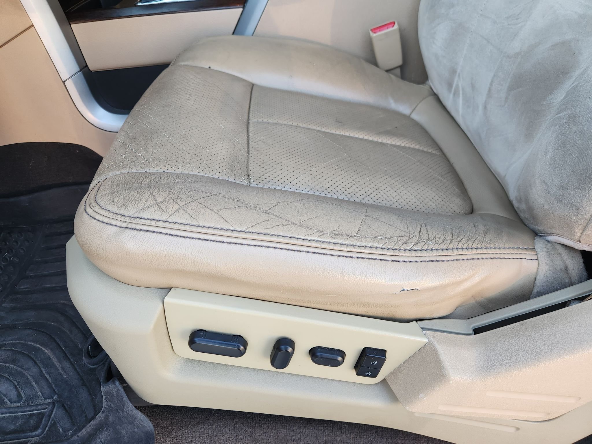 Used 2013 White Platinum Metallic Tri-Coat Ford Lariat image 24