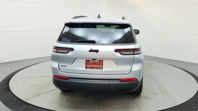 New 2026 Silver Zynith Exterior Paint Jeep Limited image 9