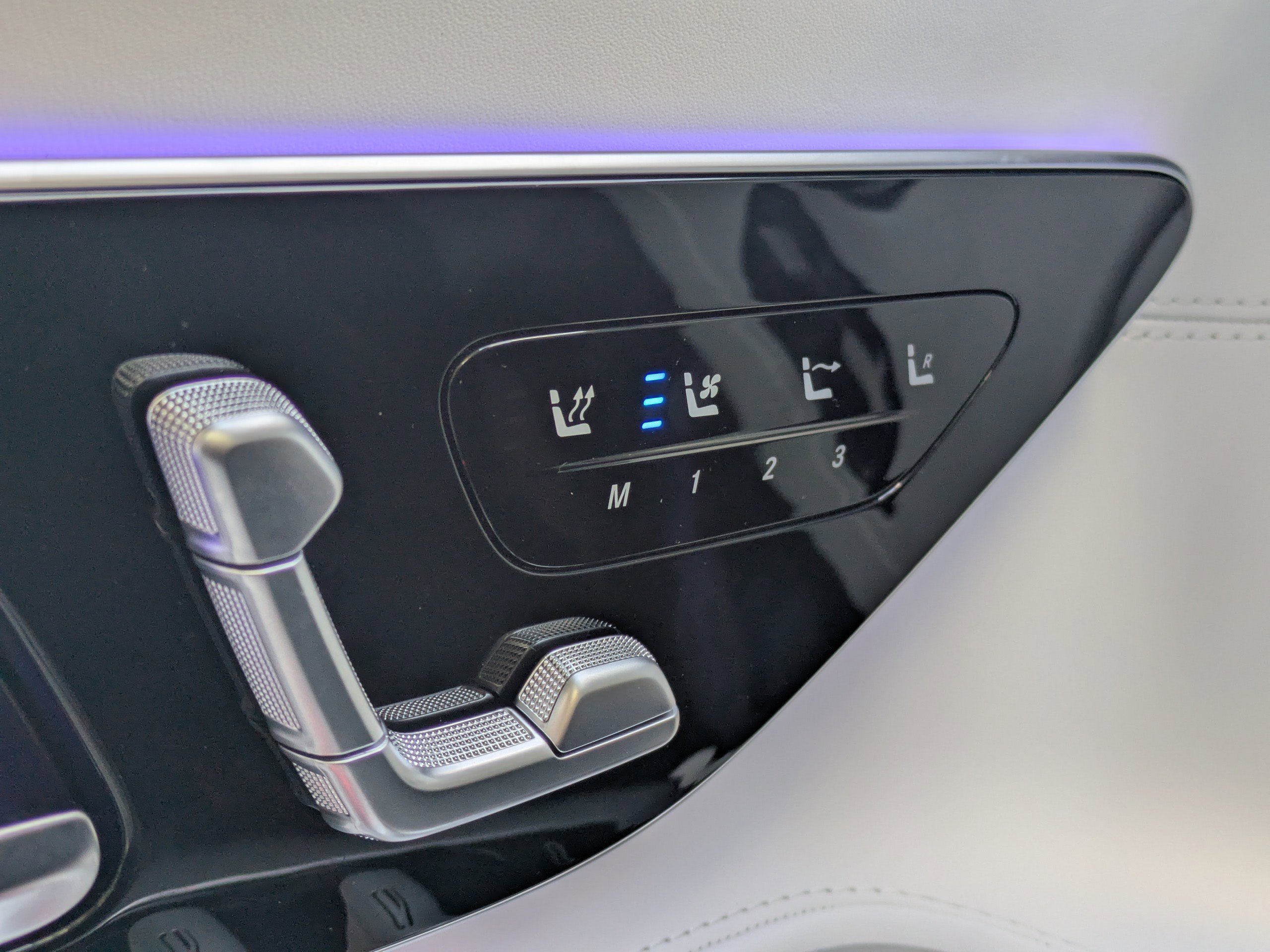 New 2026 MANUFAKTUR moonlight white magno (White Ambiance) Mercedes-Benz Maybach SL 680 Monogram Series image 52