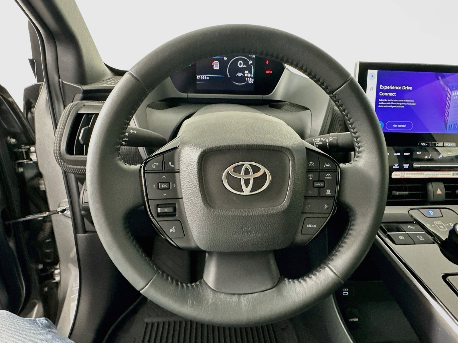 Used 2025 Heavy Metal Toyota XLE image 11
