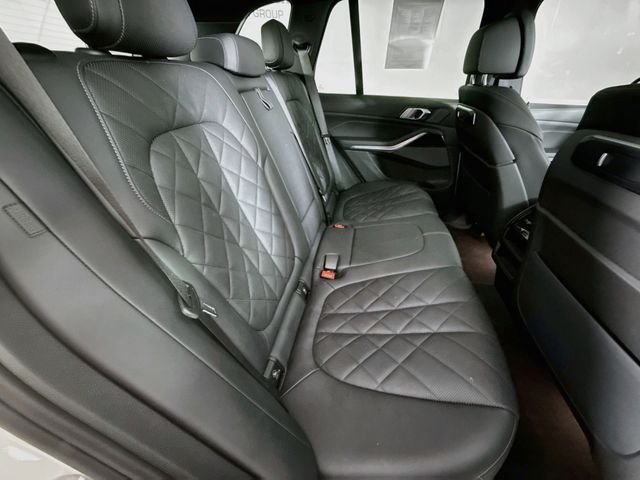 Used 2024 White Metallic BMW xDrive40i image 27