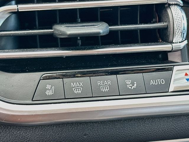 Used 2020 White BMW xDrive40i image 21