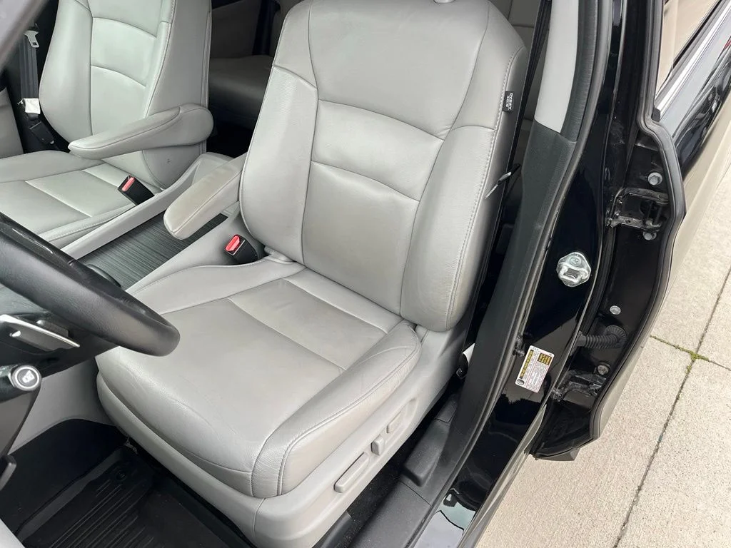 Used 2017  Honda Touring image 12