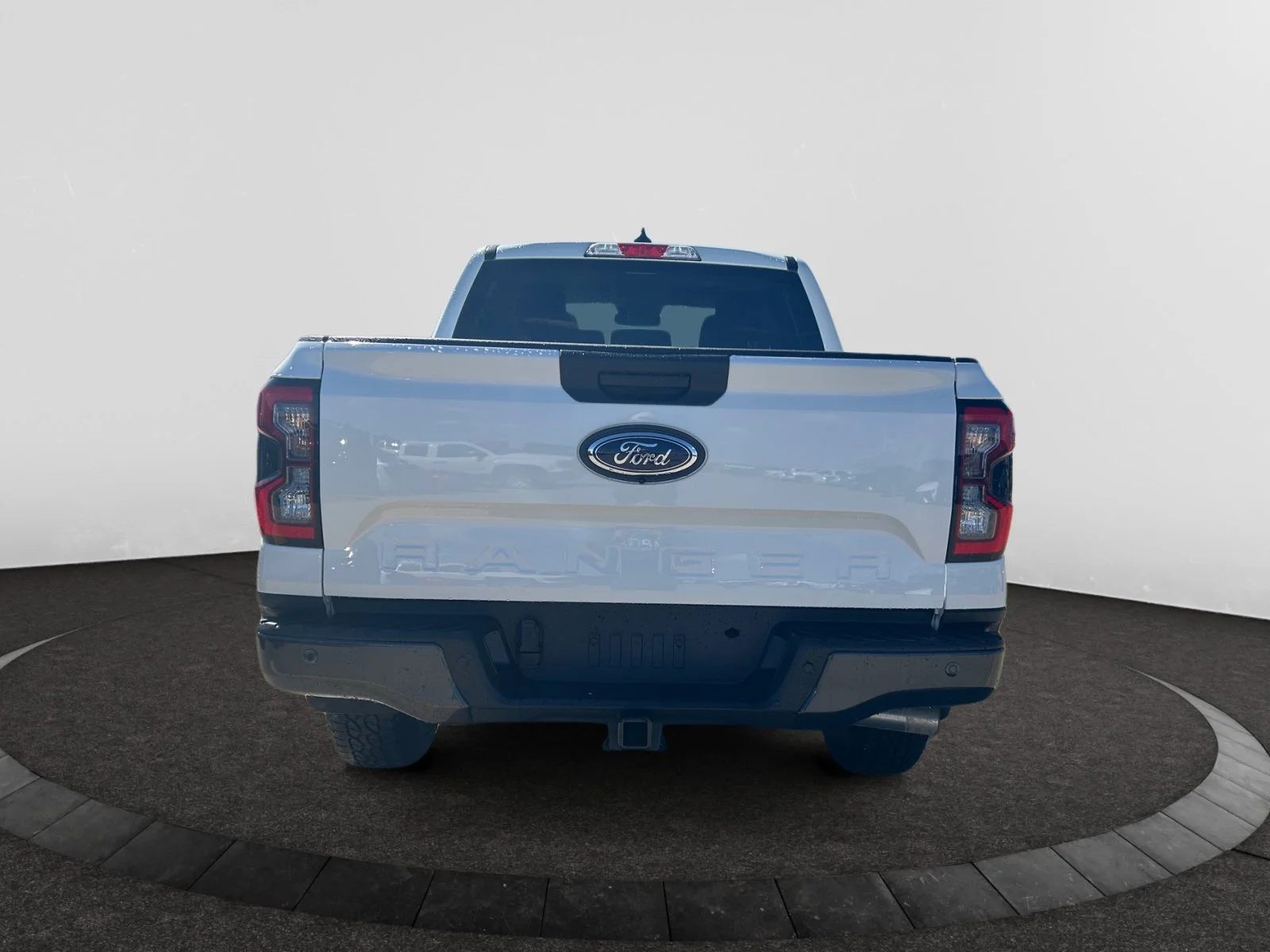 New 2026 Oxford White Ford XLT image 4