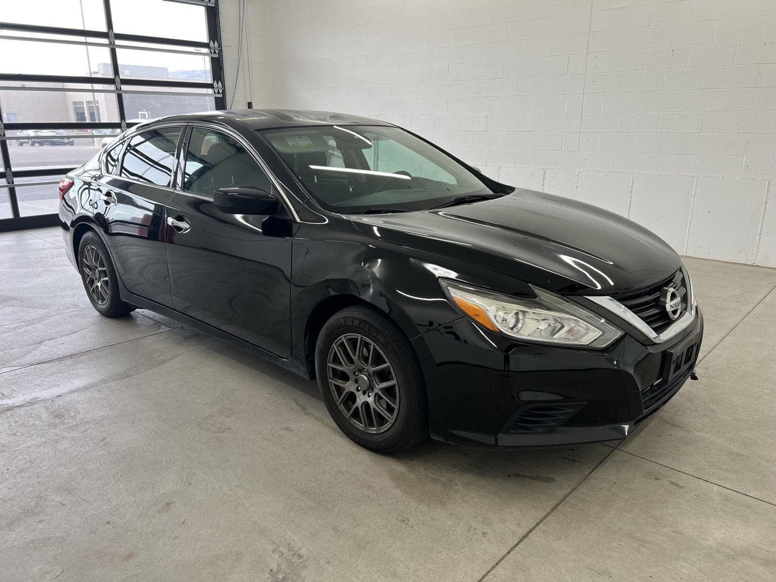 Used 2016 Super Black Nissan 2.5 S image 5