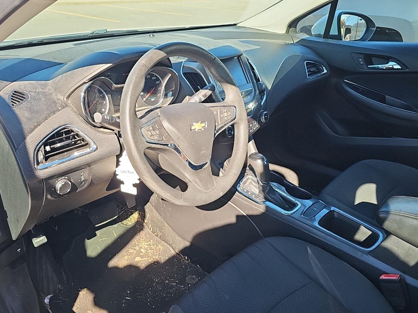 2017 Chevrolet Cruze LT photo 4