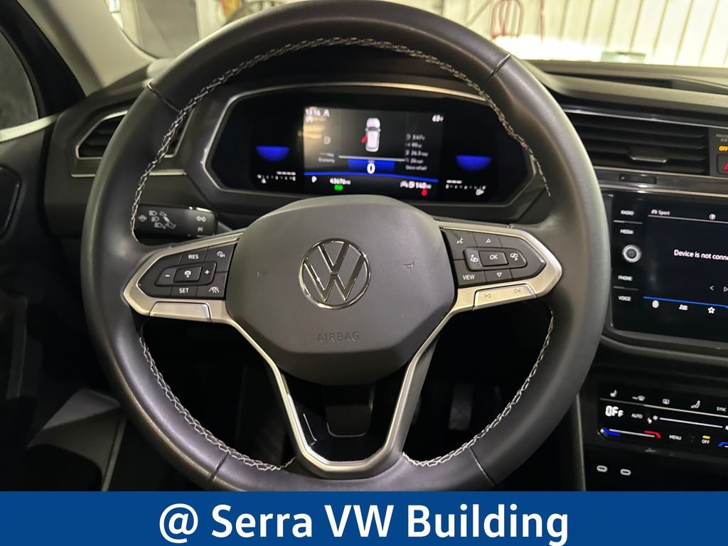 Used 2022 Platinum Gray Metallic Volkswagen 2.0T SE image 22